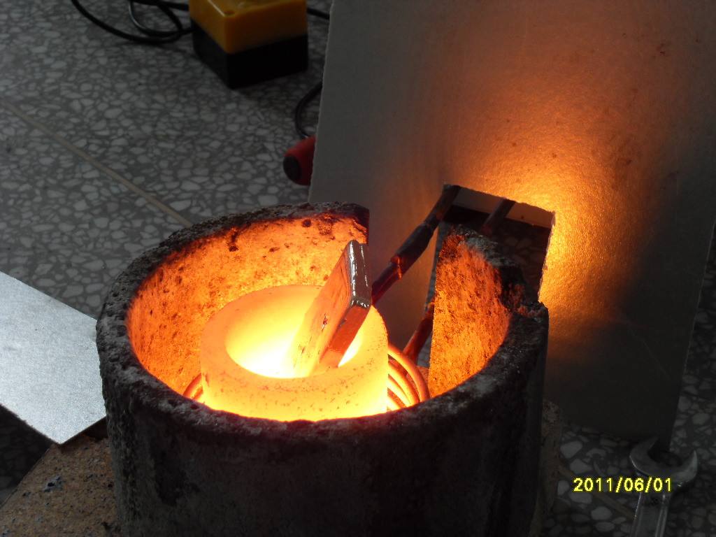 熔煉爐電源控制部分的原理是什么？